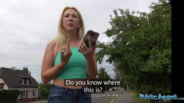 Незнакомка сразу взяла в рот член, как только увидела деньги